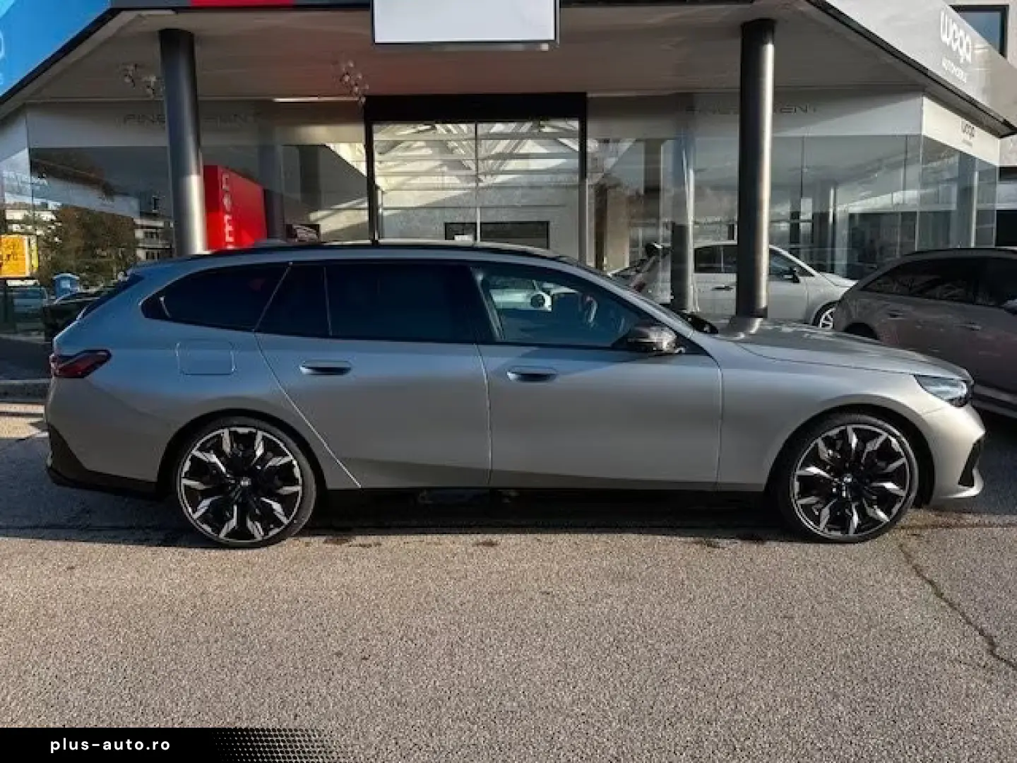 BMW 520d xDrive Touring Frozen Grey B&W AHK