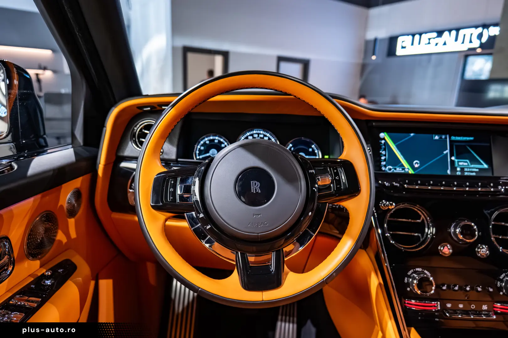 Rolls-Royce Cullinan   Bespoke   Rear Entertainment