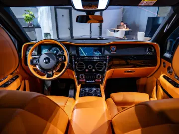 Rolls-Royce Cullinan   Bespoke   Rear Entertainment