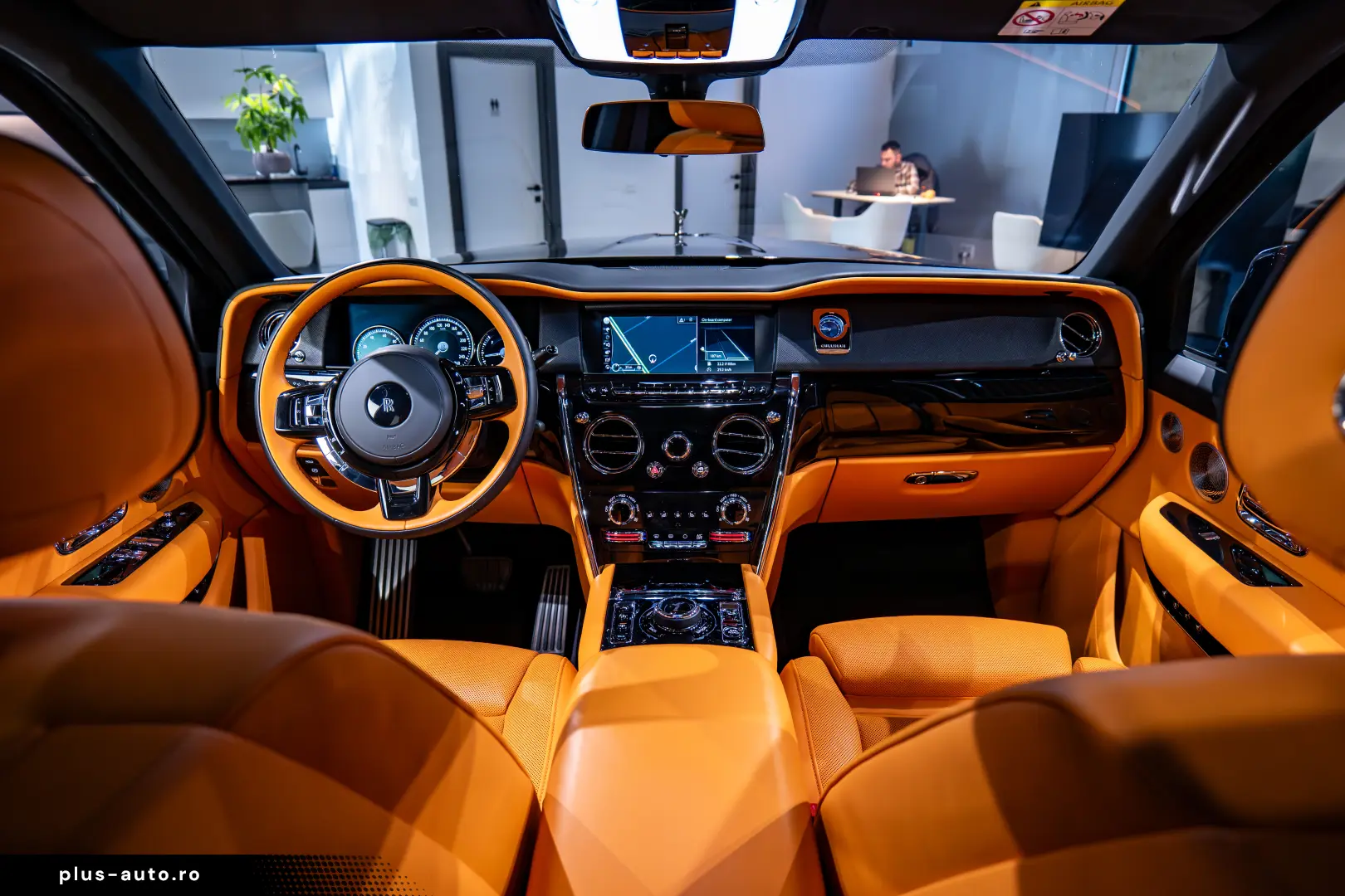 Rolls-Royce Cullinan   Bespoke   Rear Entertainment