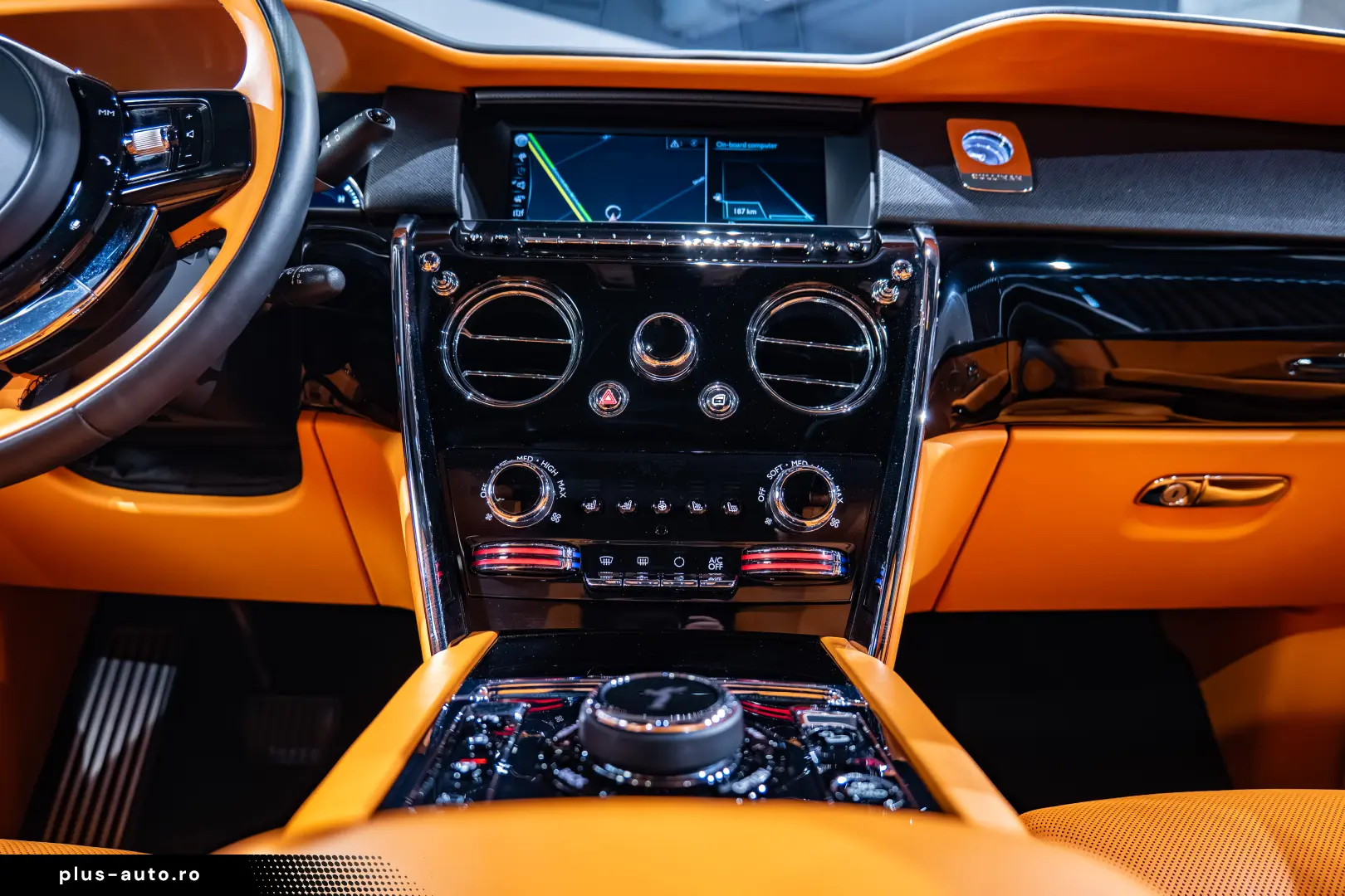 Rolls-Royce Cullinan   Bespoke   Rear Entertainment