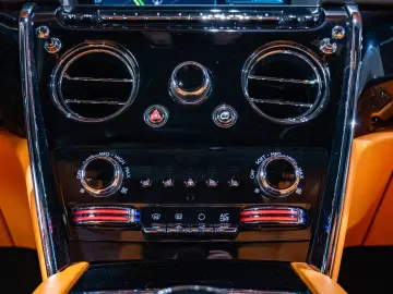 Rolls-Royce Cullinan   Bespoke   Rear Entertainment