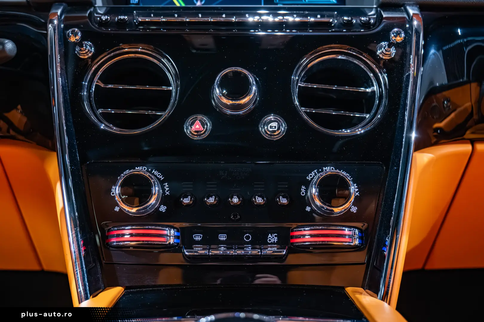 Rolls-Royce Cullinan   Bespoke   Rear Entertainment