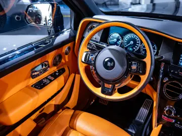 Rolls-Royce Cullinan   Bespoke   Rear Entertainment