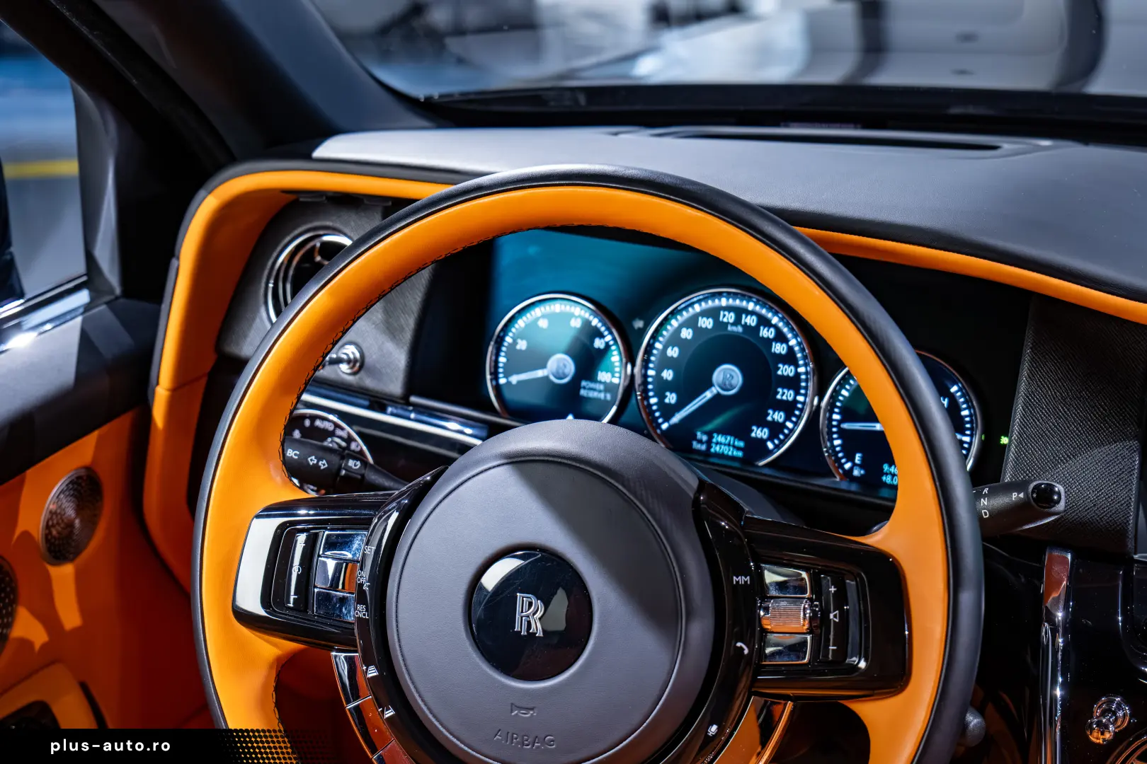 Rolls-Royce Cullinan   Bespoke   Rear Entertainment