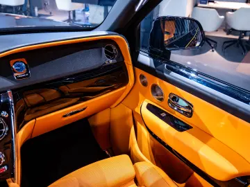 Rolls-Royce Cullinan   Bespoke   Rear Entertainment