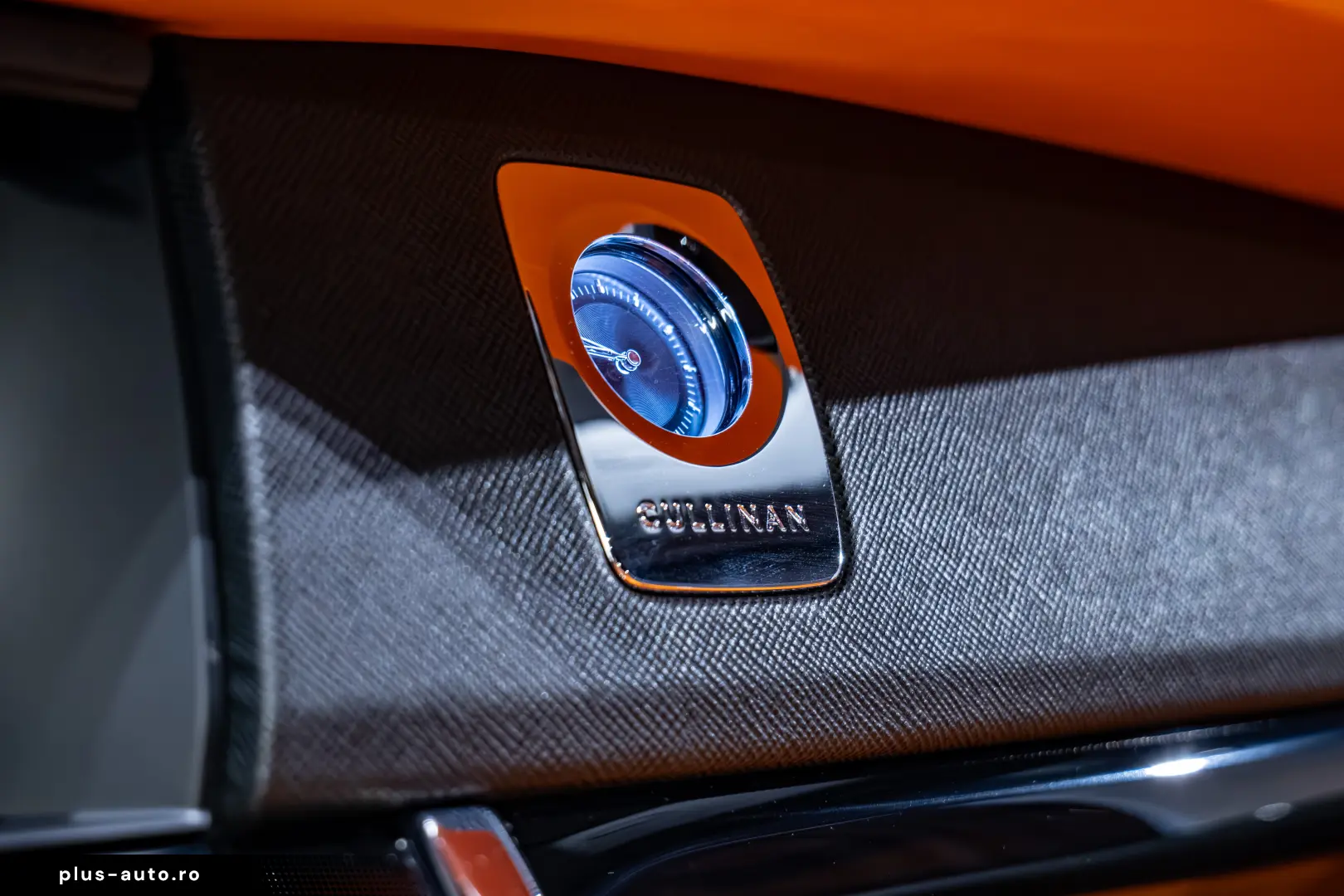 Rolls-Royce Cullinan   Bespoke   Rear Entertainment