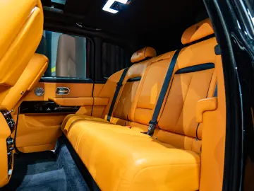 Rolls-Royce Cullinan   Bespoke   Rear Entertainment