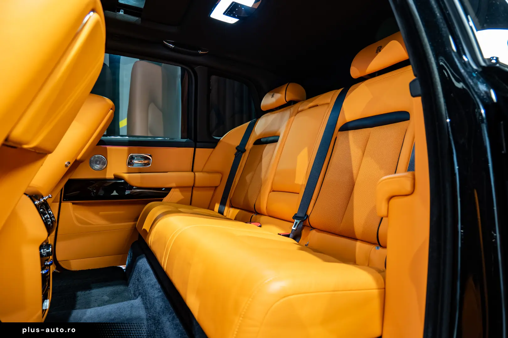 Rolls-Royce Cullinan   Bespoke   Rear Entertainment