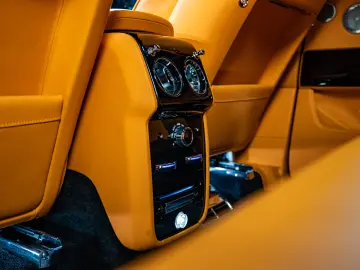 Rolls-Royce Cullinan   Bespoke   Rear Entertainment