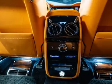 Rolls-Royce Cullinan   Bespoke   Rear Entertainment