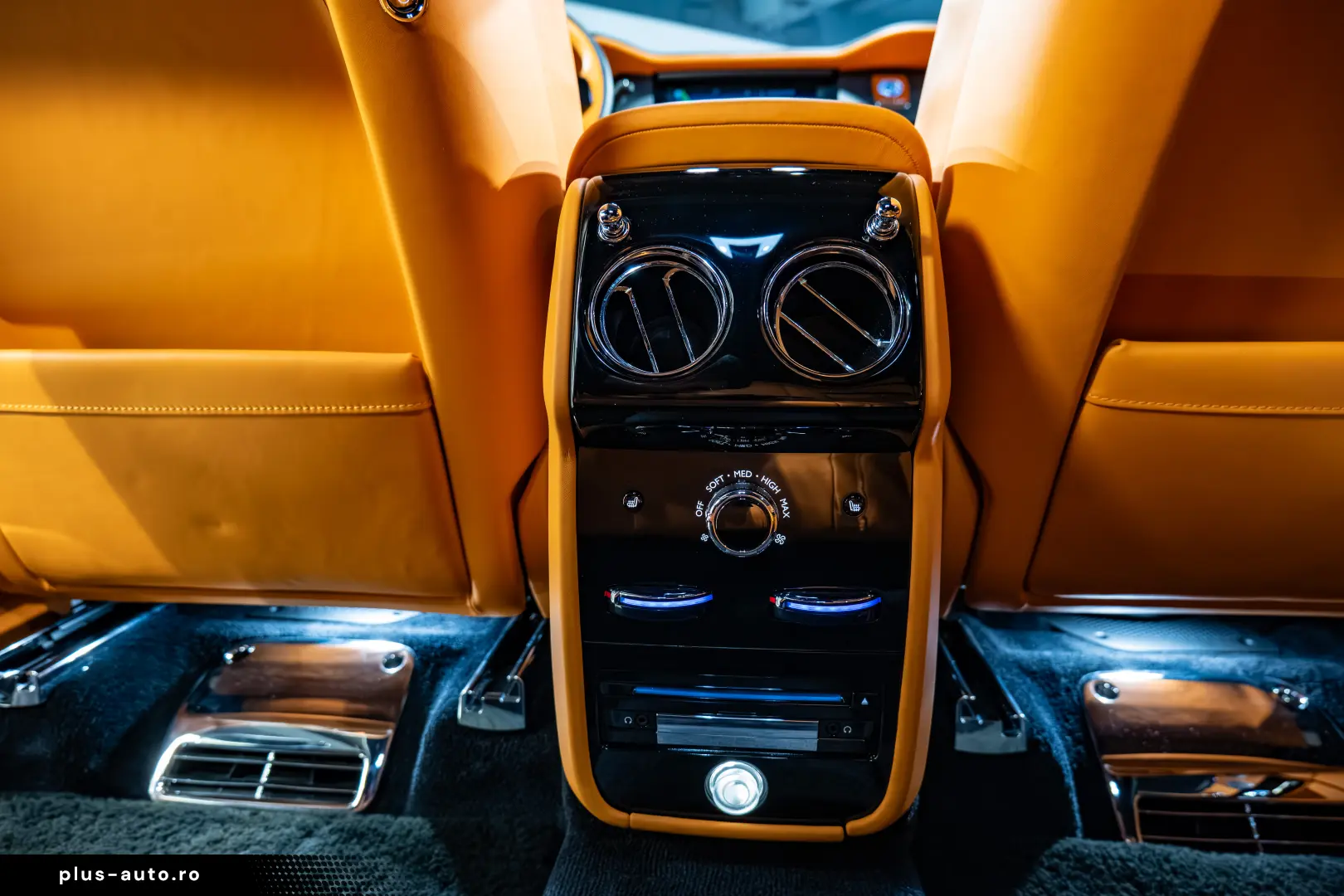 Rolls-Royce Cullinan   Bespoke   Rear Entertainment