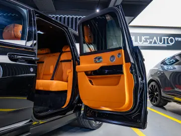 Rolls-Royce Cullinan   Bespoke   Rear Entertainment