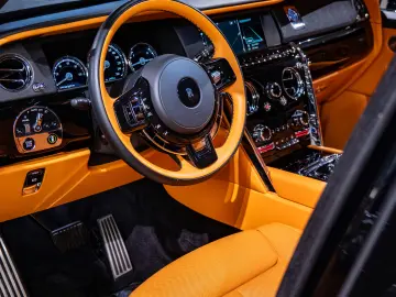 Rolls-Royce Cullinan   Bespoke   Rear Entertainment