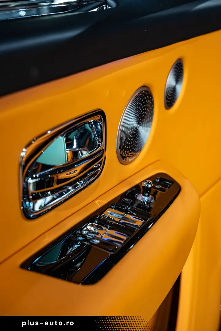 Rolls-Royce Cullinan   Bespoke   Rear Entertainment