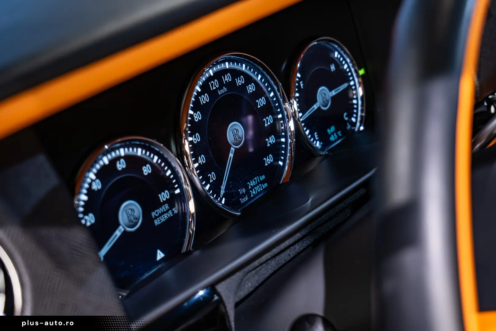 Rolls-Royce Cullinan   Bespoke   Rear Entertainment