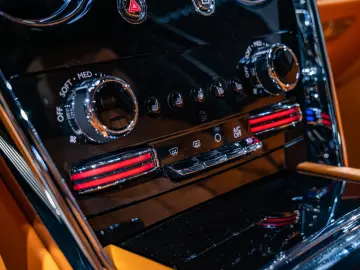 Rolls-Royce Cullinan   Bespoke   Rear Entertainment