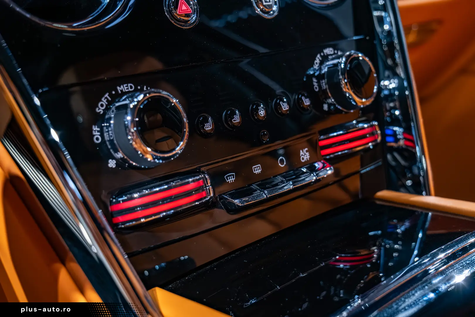 Rolls-Royce Cullinan   Bespoke   Rear Entertainment