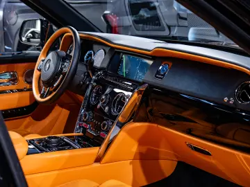 Rolls-Royce Cullinan   Bespoke   Rear Entertainment