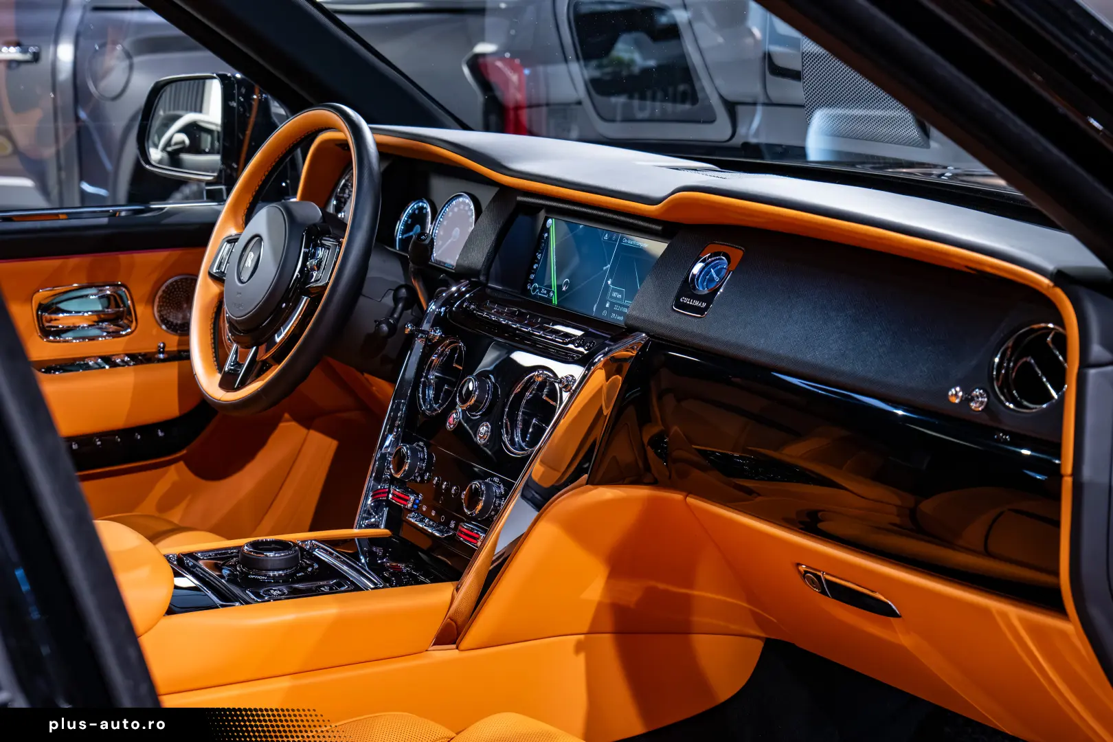 Rolls-Royce Cullinan   Bespoke   Rear Entertainment