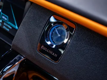 Rolls-Royce Cullinan   Bespoke   Rear Entertainment