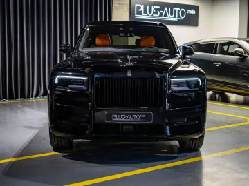 Rolls-Royce Cullinan   Bespoke   Rear Entertainment