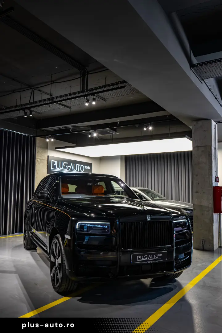 Rolls-Royce Cullinan   Bespoke   Rear Entertainment