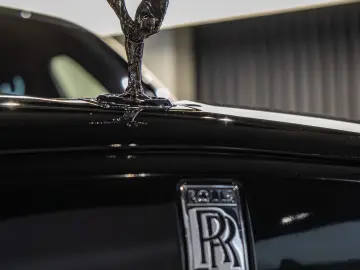 Rolls-Royce Cullinan   Bespoke   Rear Entertainment