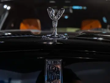 Rolls-Royce Cullinan   Bespoke   Rear Entertainment