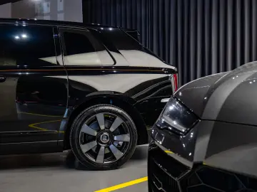 Rolls-Royce Cullinan   Bespoke   Rear Entertainment