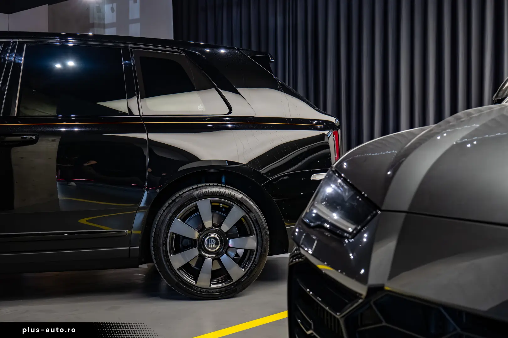 Rolls-Royce Cullinan   Bespoke   Rear Entertainment