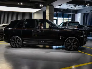 Rolls-Royce Cullinan   Bespoke   Rear Entertainment