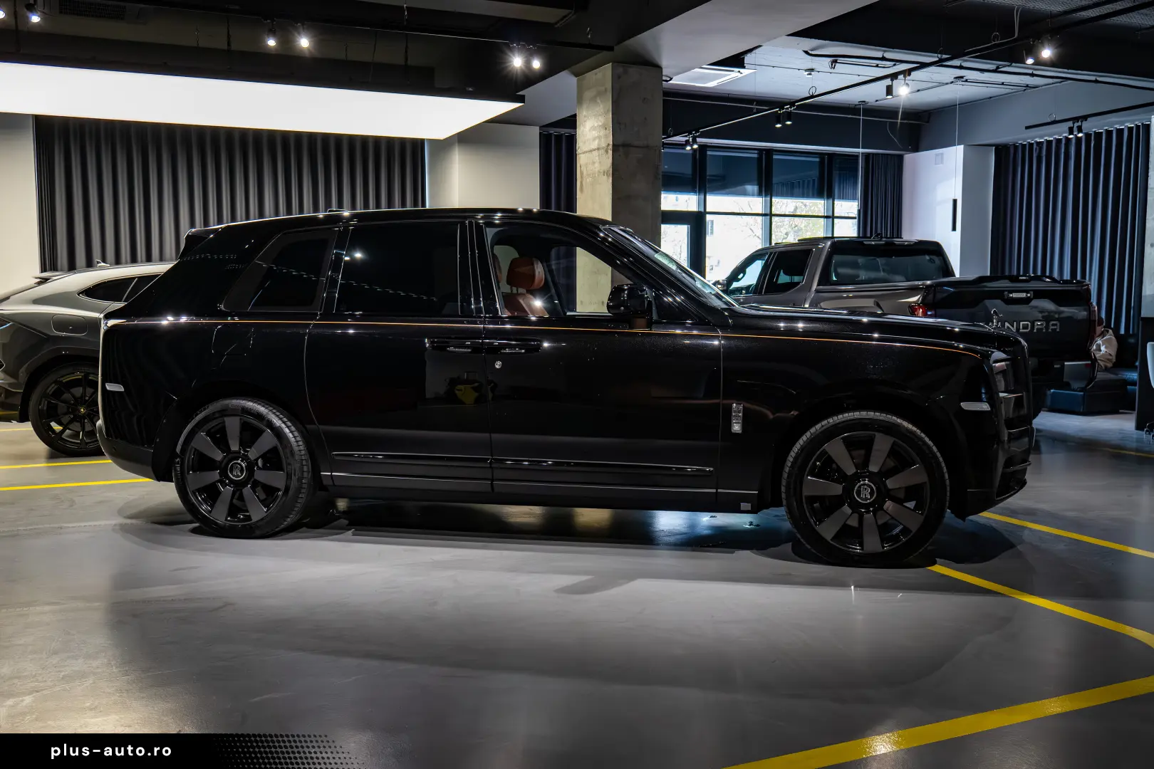 Rolls-Royce Cullinan   Bespoke   Rear Entertainment