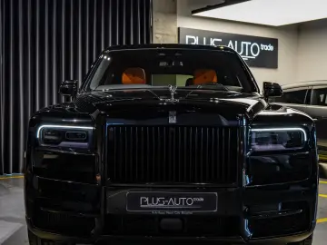 Rolls-Royce Cullinan   Bespoke   Rear Entertainment