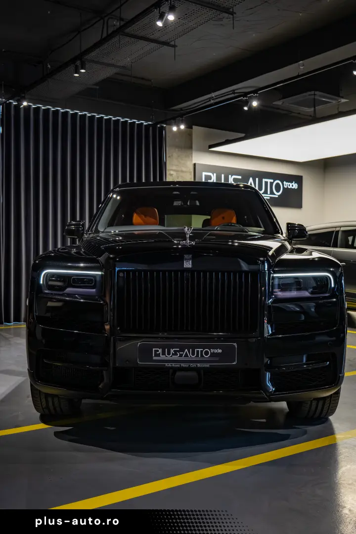 Rolls-Royce Cullinan   Bespoke   Rear Entertainment