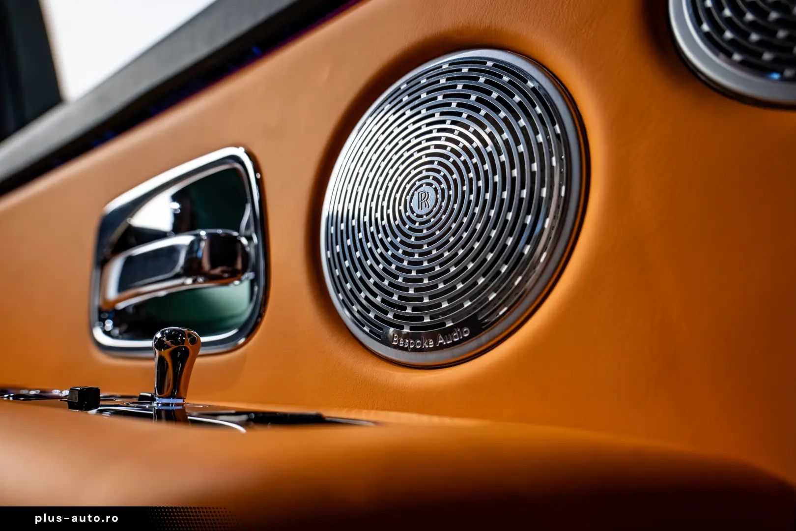 Rolls-Royce Cullinan   Bespoke   Rear Entertainment