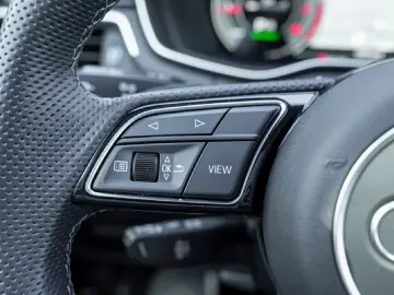 Audi A4 Avant 45 TFSI S Line Competition