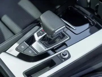 Audi A4 Avant 45 TFSI S Line Competition