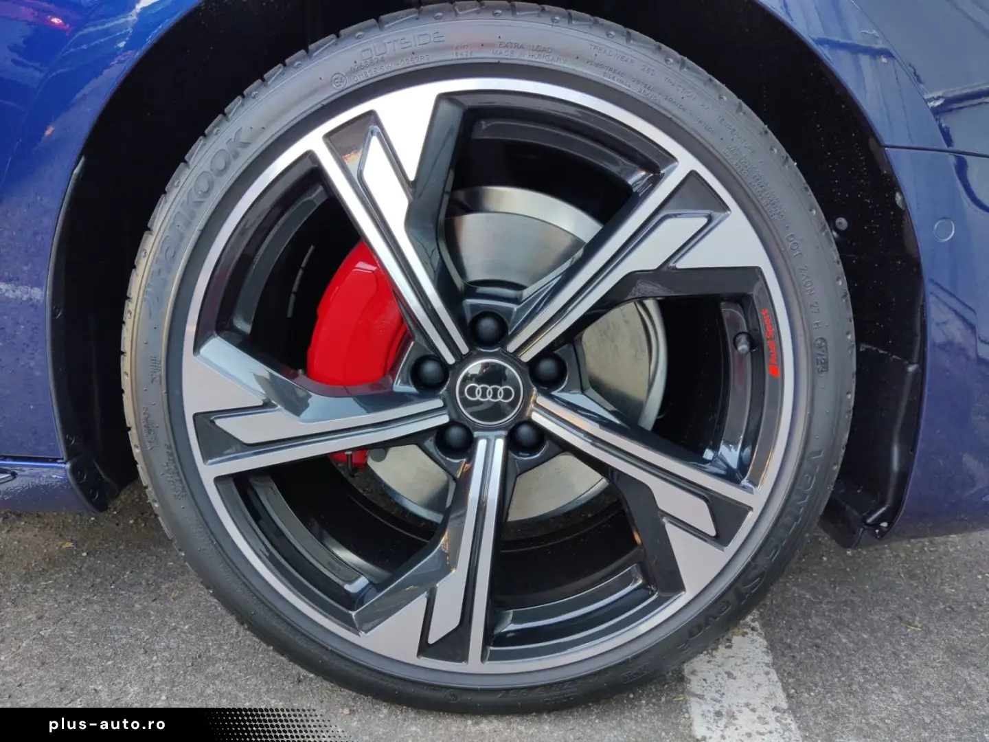 Audi A4 Avant 40 TDI with 2x S line Pano S seats