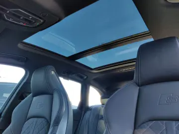 Audi A4 Avant 40 TDI with 2x S line Pano S seats