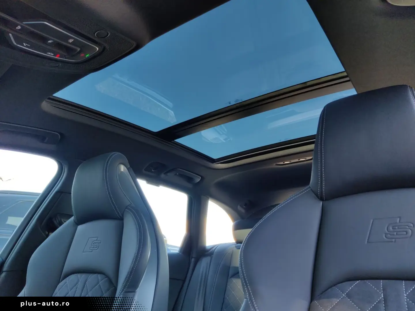 Audi A4 Avant 40 TDI with 2x S line Pano S seats