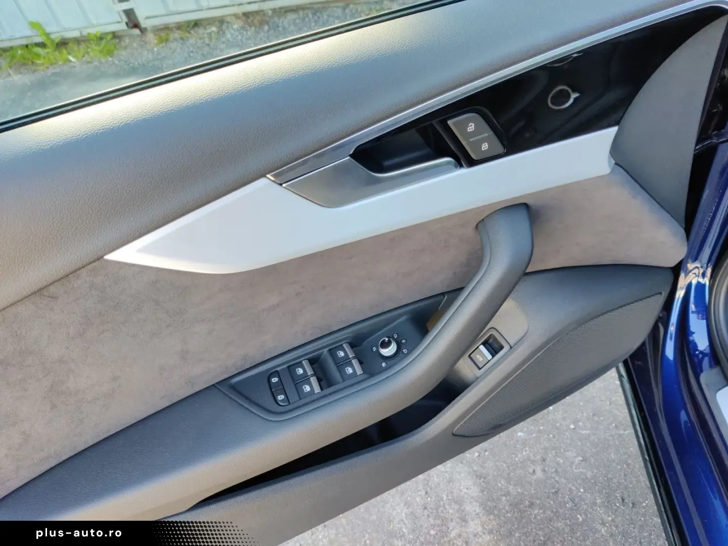 Audi A4 Avant 40 TDI with 2x S line Pano S seats