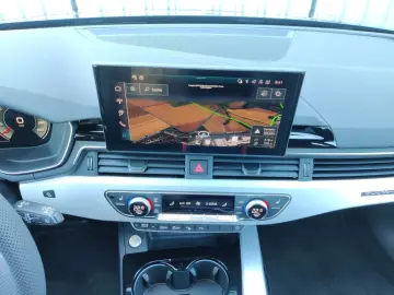 Audi A4 Avant 40 TDI with 2x S line Pano S seats