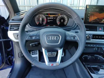 Audi A4 Avant 40 TDI with 2x S line Pano S seats