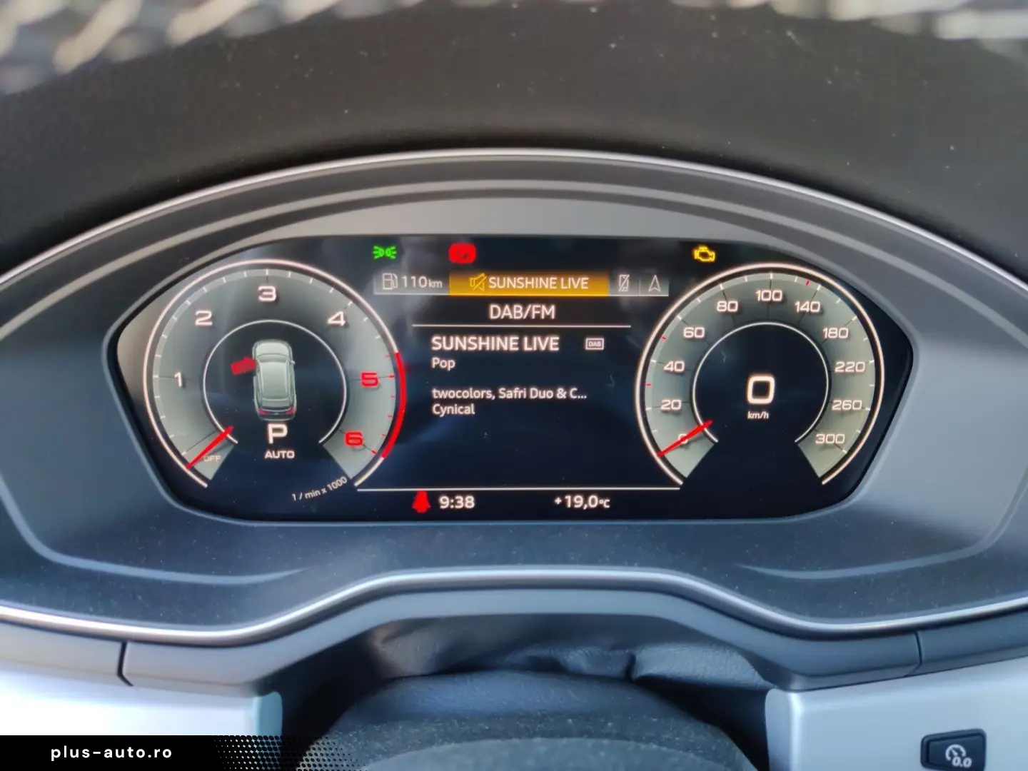 Audi A4 Avant 40 TDI with 2x S line Pano S seats