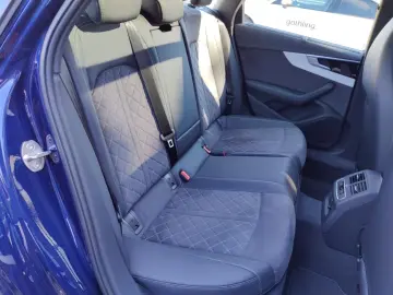 Audi A4 Avant 40 TDI with 2x S line Pano S seats