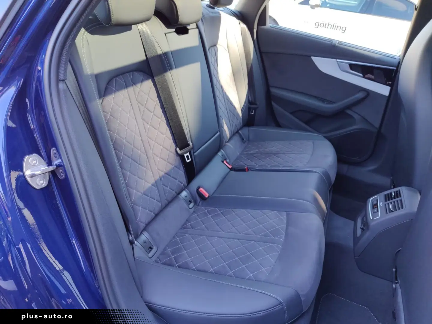 Audi A4 Avant 40 TDI with 2x S line Pano S seats