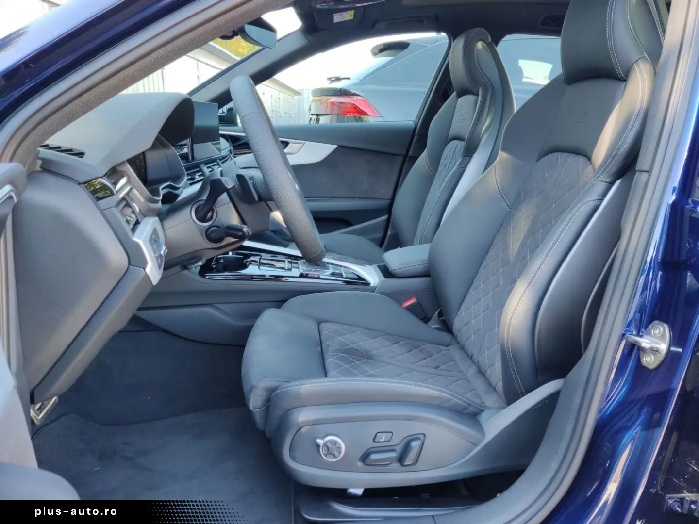 Audi A4 Avant 40 TDI with 2x S line Pano S seats