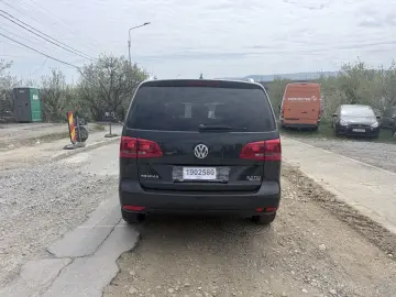 Volkswagen Touran 7 locuri