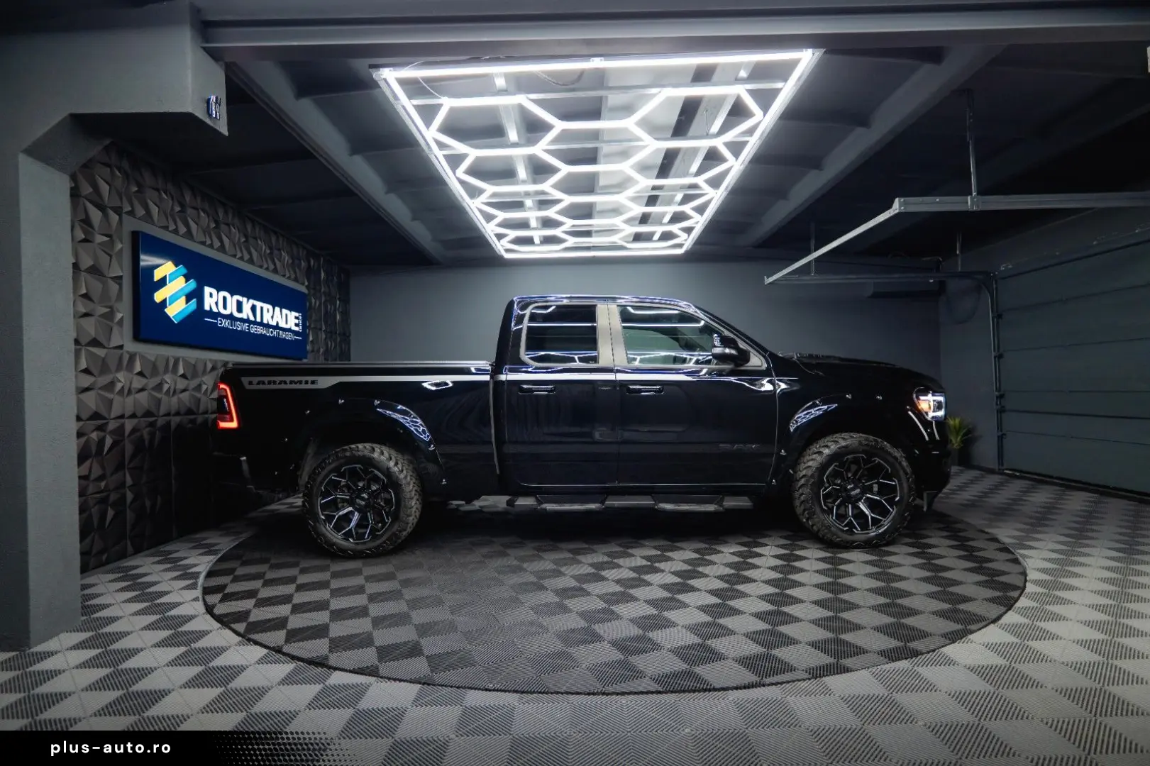 DODGE RAM 5.7 V8 HEMI 4x4 Night LARAMIE LONGBED